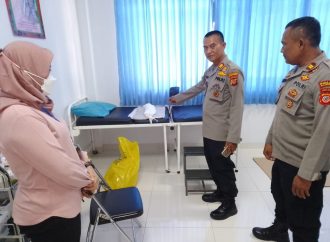 Gemparkan Pabrik, Polisi Cek TKP Penemuan Bayi di Tempat Sampah Toilet
