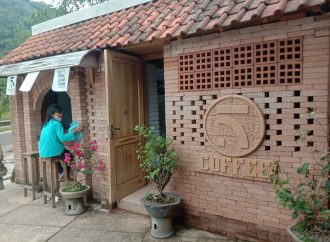 Komunitas Saung Euirih Ubah Limbah Genteng Menjadi Bernilai Ekonomis