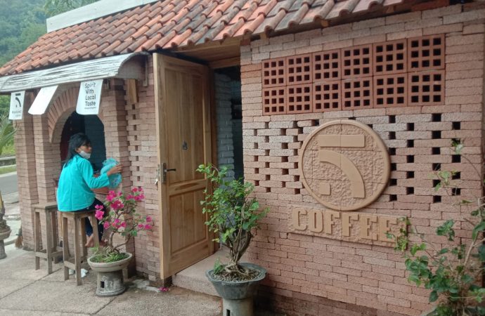 Komunitas Saung Euirih Ubah Limbah Genteng Menjadi Bernilai Ekonomis
