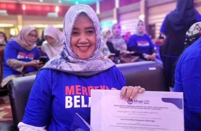 Kadisdik Lilis Yuliasih Mendapat Penghargaan Dari BBGP Provinsi Jabar