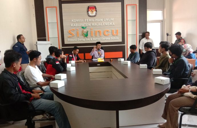Puluhan Mahasiswa HMI dan GMNI Geruduk Kantor KPU Majalengka Diduga Adanya Kecurangan Seleksi PPK