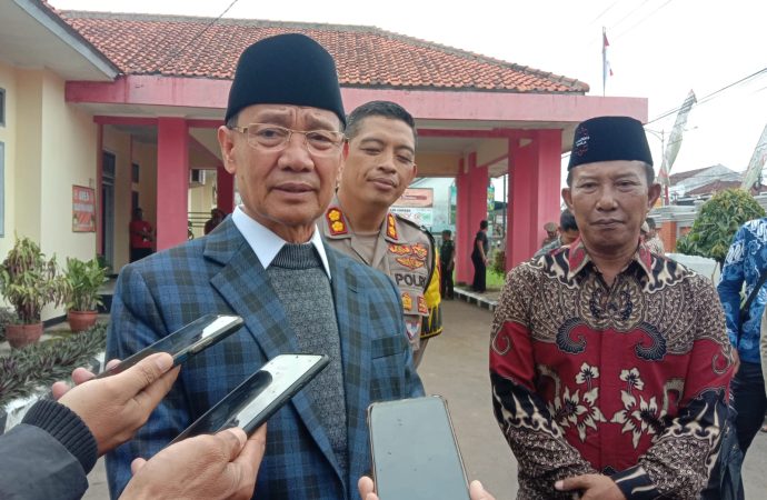 Bupati Karna Resmikan Masjid Al Iman DKP3 Sekaligus Pemberian Santunan Anak Yatim Dan Alsintan Kelompok Tani