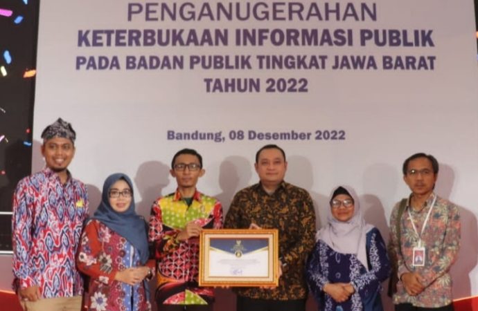 Pemkab Cirebon Raih Penghargaan Kabupaten Informatif 2022 Tingkat Jawa Barat