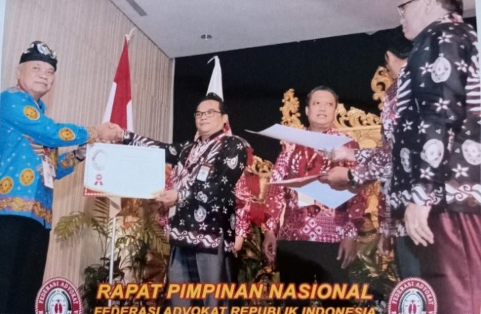 Ketua DPC FERARI Kabupaten Brebes M.Rosidi,SH.,MH Memperoleh Penghargaan di Rapimnas Nasional FERARI 2022 Bali