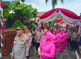 Polresta Cirebon Gelar Upacara Wisuda Purna Bhakti Anggota Polri dan ASN