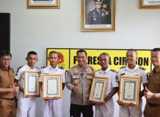 Apresiasi Kapolresta Cirebon untuk 4 Siswa SMKN 1 Mundu Penangkap Jambret