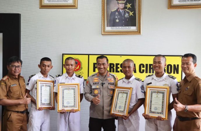 Apresiasi Kapolresta Cirebon untuk 4 Siswa SMKN 1 Mundu Penangkap Jambret