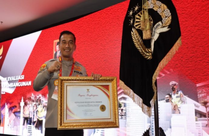 Polresta Cirebon Terima Penghargaan Pelayanan Prima dari Kementerian PANRB