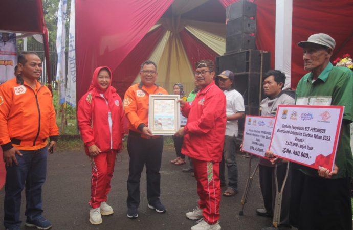 Ribuan Warga Kabupaten Cirebon Antusias Terima Dana BLT Perlinsos