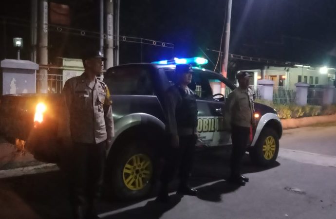 Cegah Kriminalitas Saat Ramadhan, Polsek Dukupuntang Polresta Cirebon Laksanakan Patroli Malam