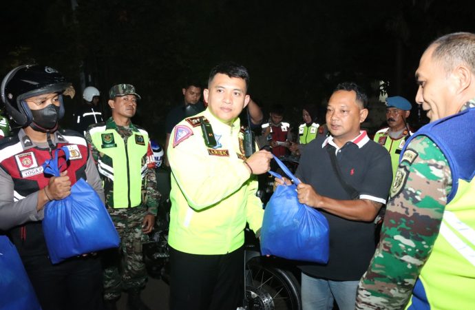 Patroli Sinergitas TNI – Polri, Ciptakan Harkamtibmas Jelang Sahur di Kota Cirebon