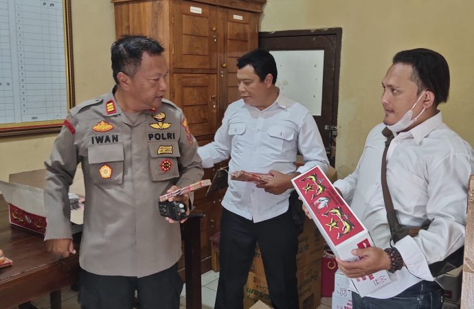 Amazing, Polsek Utbar Polres Cirebon Kota Gagalkan Peredaran Petasan Jumlah Besar