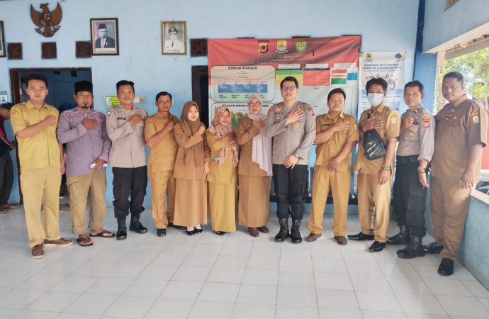 Kapolsek Ciwaringin Jalin Silaturahmi Ramadhan dengan Kuwu Desa Gintung Ranjeng.