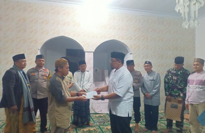 Forkopimcam Cibalong dan Kades Najaten Sandi Warisman Lakukan Taraweh Keliling