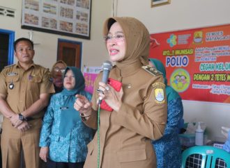 Sambangi Desa Matangaji, Wabup Ayu Tinjau Pelaksanaan PIN Polio dan Edukasi Stunting