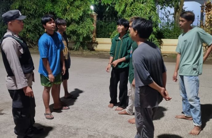 Antisipasi Perang Sarung Bhabinkamtibmas Desa Kejiwan Sambangi Warga Binaan