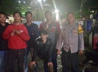 Plt Kapolsek Lemahabang Akp Asep Ashari SH bersama Anggota Laksanakan Patroli Malam