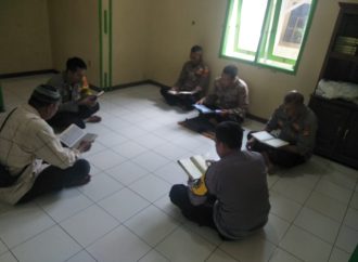 Kapolsek Talun pimpin anggota untuk Tadarus sebelum bertugas