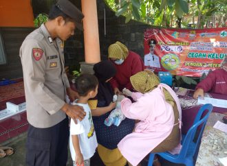 Bhabinkamtibmas Desa Dukupuntang Monitoring Giat PIN Polio Balita Di Desa Binaannya