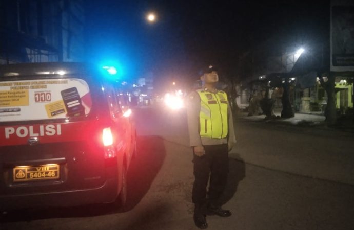 Patroli Malam di Wilayah Hukum Polsek Pabuaran pada bulan Ramadhan Antisipasi Rawan Tawuran