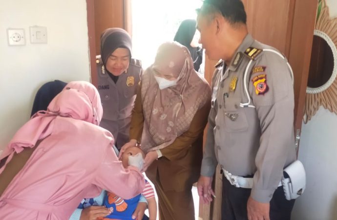 Polsek Weru Dukung Penuh Program Inumisasi Polio Tahun 2023