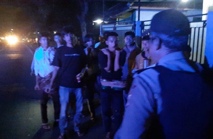 Patroli Presisi Polsek Beber Himbau Kamtibmas Kepada Para Pemuda yang Giat Obrog Keliling