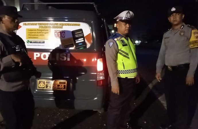 Beri Rasa Aman kepada Masyarakat Anggota Polsek Arjawinangun Sisir Jalanan Toang Sepi