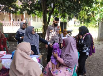 Bhabinkamtibmas Polsek Babakan Monitoring, Dampingi Bidan Desa Laksanakan PIN Polio