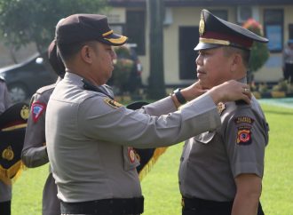 Personel Polresta Cirebon Mendapat Kenaikan Pangkat Pengabdian