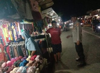 Unit Samapta Polsek Pabedilan Laksanakan Patroli Dialogis di Giat Pasar Malam Desa Kalimukti