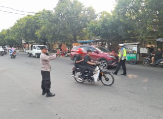 Berikan Rasa Nyaman, Polsek Sumber PAM dan Gatur Lalin di Giat Ngabuburit