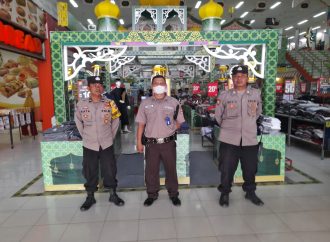 Patroli Supermarket, Polsek Sumber Polresta Cirebon Sampaikan Pesan Kamtibmas