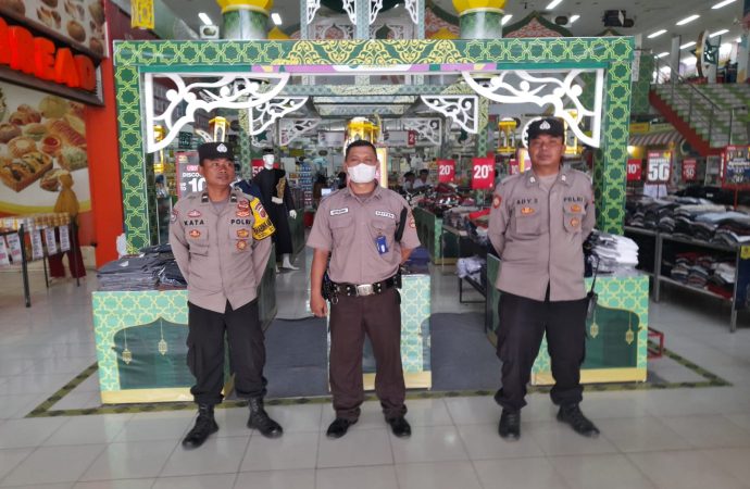 Patroli Supermarket, Polsek Sumber Polresta Cirebon Sampaikan Pesan Kamtibmas