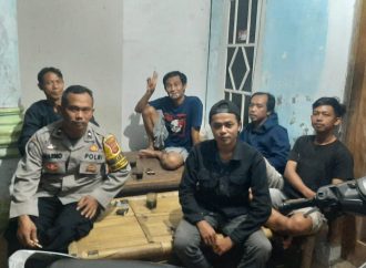 Aipda Warno Bhabinkamtibmas Desa Leuwidingding Sambang Desa Setelah Sholat Taraweh