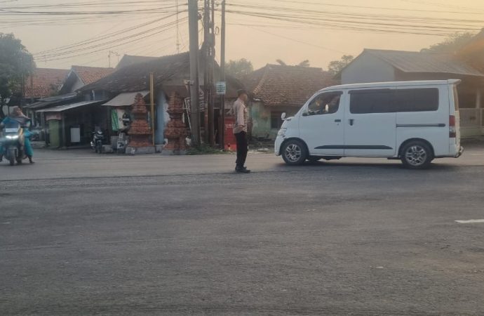 Patroli Susukan Laksanakan Gatur Pagi di Perempatan Bunder Antisipasi Rawan Macet
