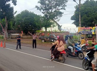 Polsek Waled,Gatur Lancarkan Pengguna Jalan Raya sekitar RSUD