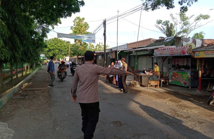 Berikan Pelayanan Masyarakat, Polsek Susukan lebak Lakukan Pengaturan Lantas Pagi Hari