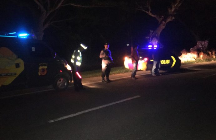 Ciptakan Kamtibmas Aman di Malam Ramadhan Anggota Polsek Arjawinangun Patroli di Tapal Batas