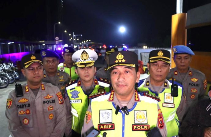 Kapolresta Cirebon Pantau Arus Mudik Gelombang Pertama di GT Palimanan