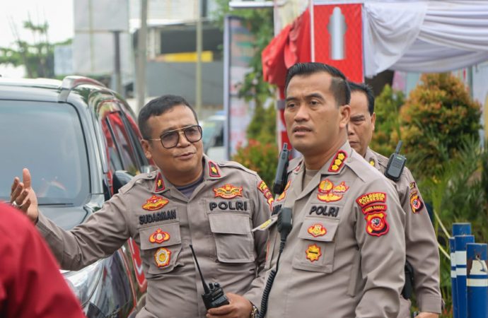 Kapolresta Cirebon Pantau Arus Mudik Gelombang Pertama di GT Palimanan dan Posyan Ramayana Weru