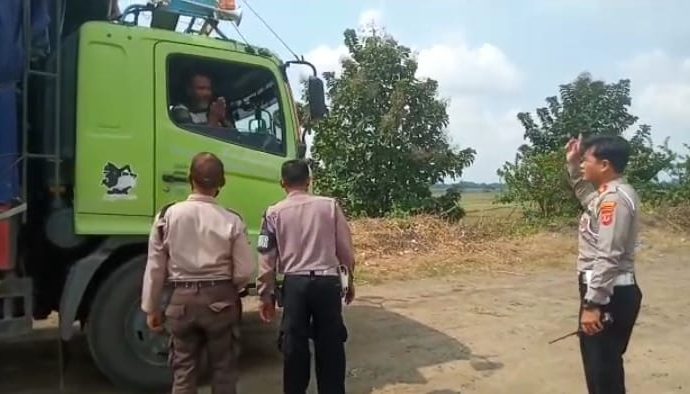 Satlantas Polres Majalengka Lakukan Penyekatan Pembatasan Angkutan Barang di Jalan Tol