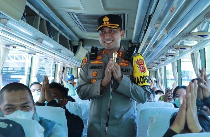 Bakti Polri, Polres Majalengka Lepas Pemudik dari Majalengka Menuju Semarang