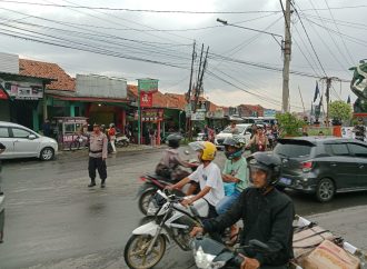 Personil Pos Pam Dukupuntang Atur Arus Lalin, Antisipasi Kemacetan Pagi Hari