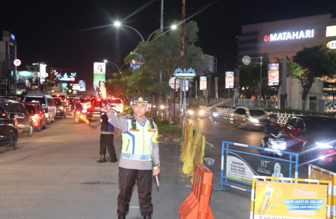 Berikan Rasa Aman dan Keteladanan, Kapolres Cirebon Kota Gatur Lantas