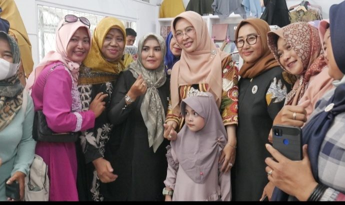 Wabup Cirebon Bunda Ayu Hadiri Grand Launching Agen BJB Di SMK Ulil Albab