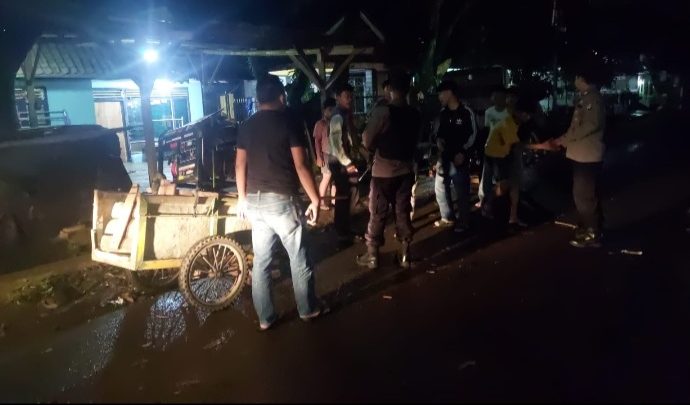 Respon Cepat, Ka SPK Polsek Lemahabang Pimpin Patroli Malam Ramadhan di Desa Belawa