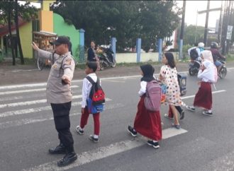 Rutinitas Gatur Pagi, Polsek Plered Laksanakan Pengaturan Lalu – Lintas