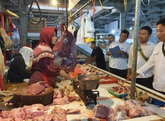 Satgas Pangan Polresta Cirebon Laksanakan Sidak Harga Bapokting di Pasar Pasalaran