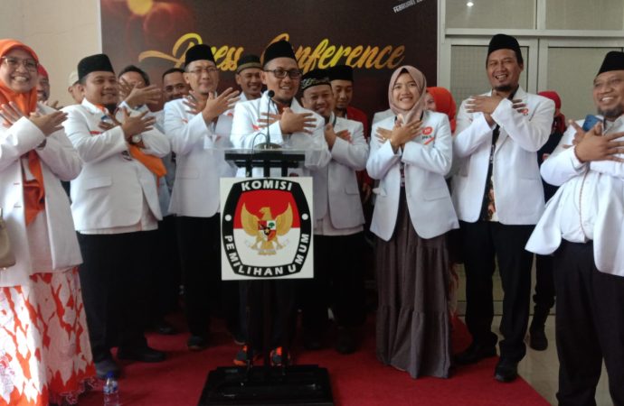Daftarkan 50 Bacaleg Pemilu 2024, PKS Datangi KPU Majalengka