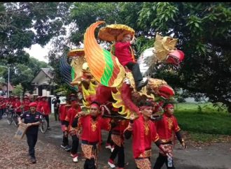 PDI Perjuangan Meriahkan Pendaftaran Bacaleg Dengan Kirab Budaya